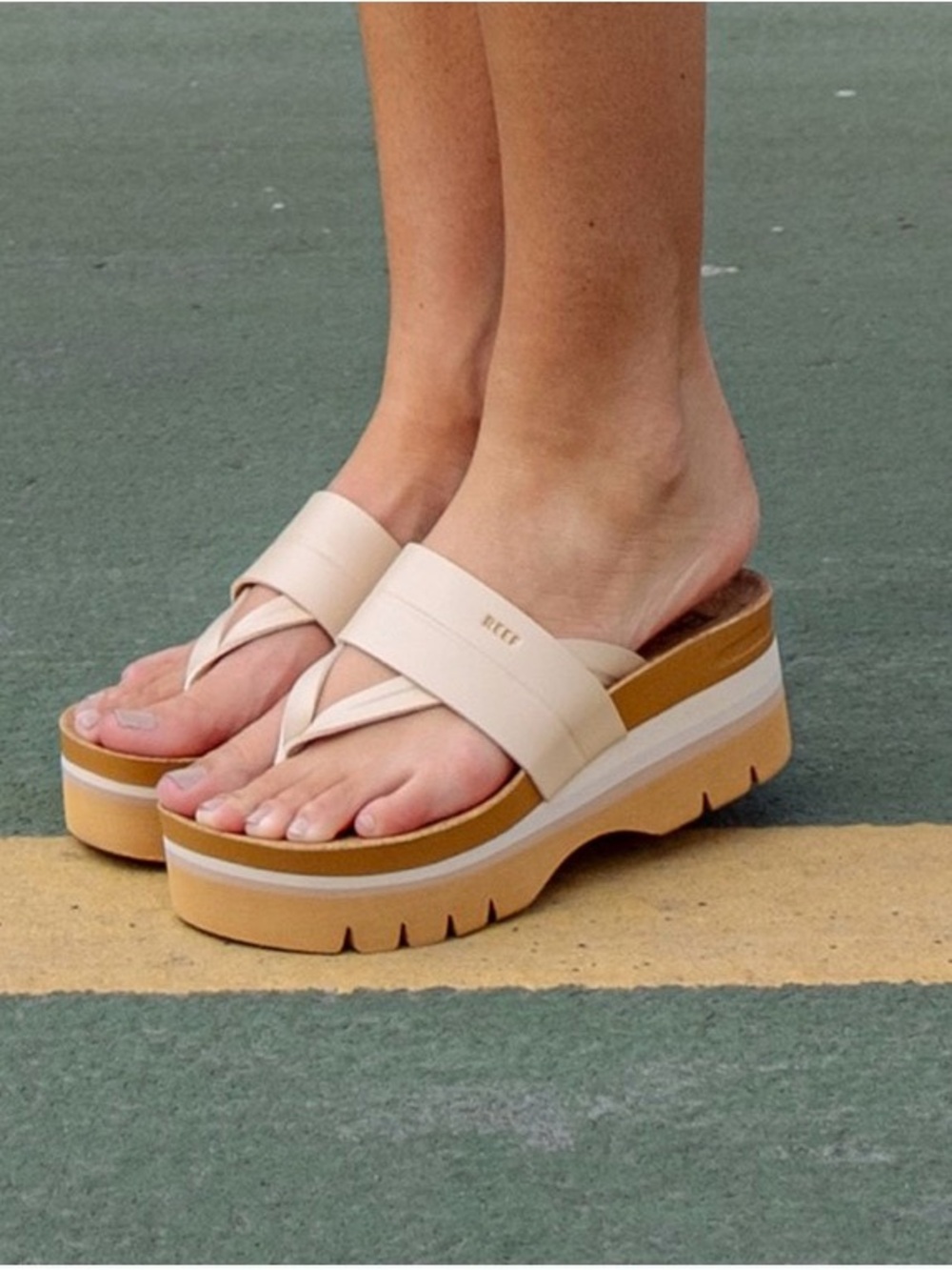 NEW Reef Vista Higher Savanah Beige SEASHELL COLOR Platform Thong Sandals SZ 8.5